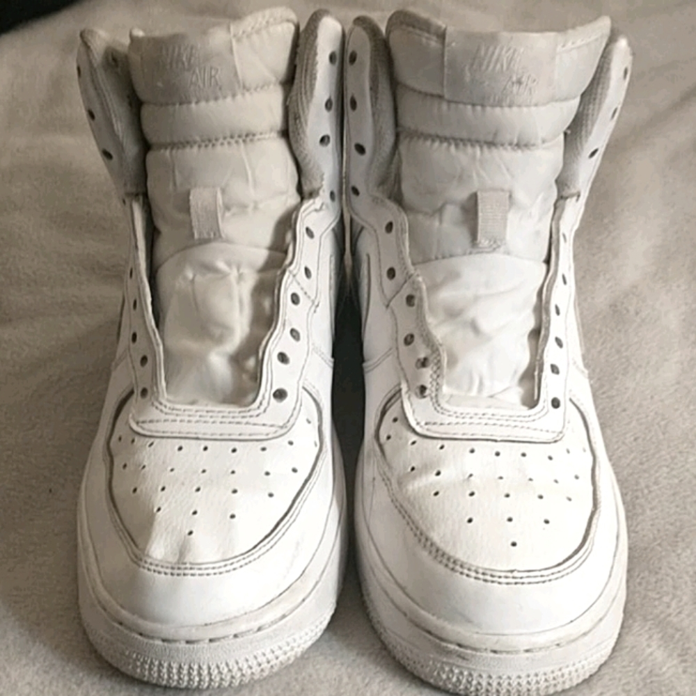Youth size 6 Nike air force ones